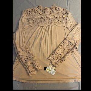 NWT Ladies Top - Size XL